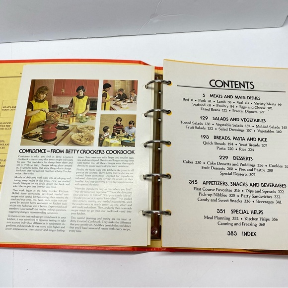 Vintage Betty Crocker's Cookbook Revised Edition 1978 Five Ring Binder Hardcover - Picture 4 of 16